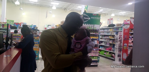 nylah_amira_gayle_1month_old_with_daddy_wellesley_gayle_jamaican_father_and_baby1