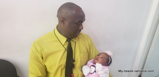 nylah_amira_gayle_1month_old_with_daddy_wellesley_gayle_jamaican_father_and_baby_5