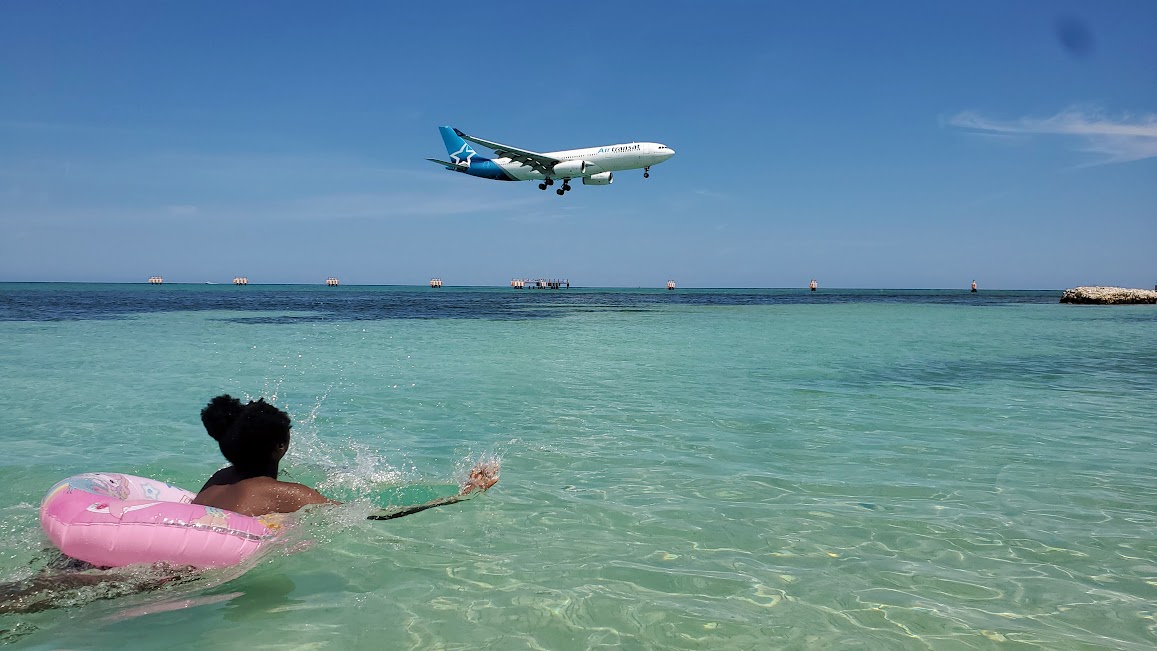 JAMAICA_BEACH_PLANE