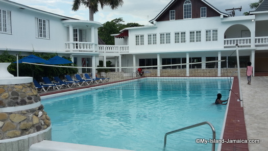 cheap_hotels_in_montego_bay_sea_gardens_resort_pool