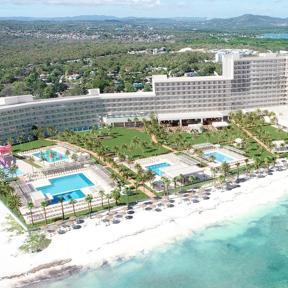 Nothing screams island vacation like staying at an all-inclusive resort. Wondering which is the best Riu in Jamaica? Let's take a look.