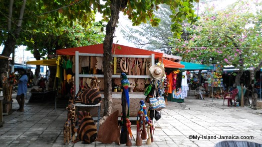 jamaican_craft_market_carvings